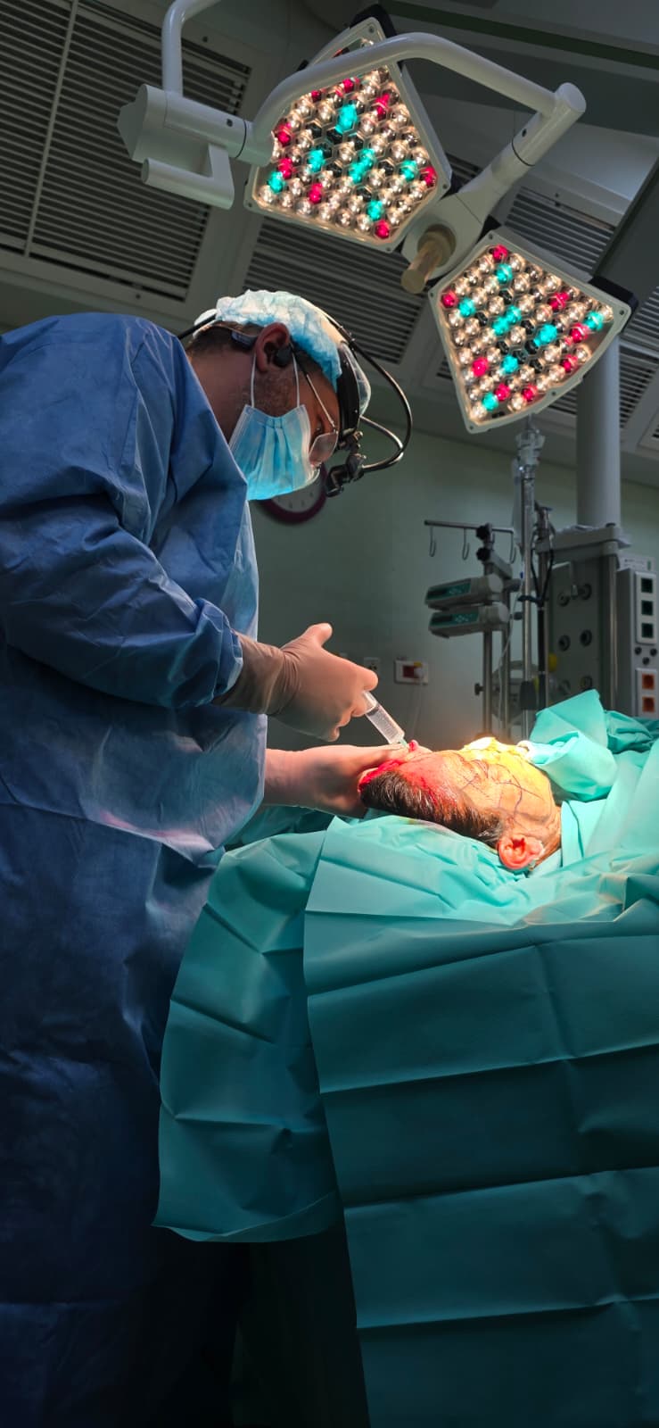 Dr. Costenco in klinische setting